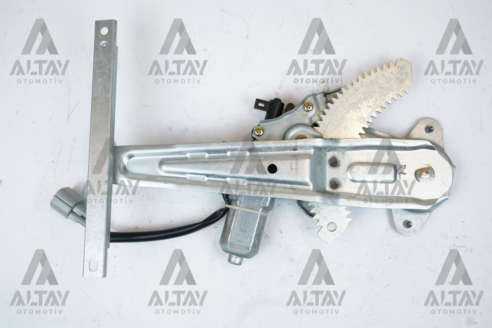 82721-1U600 CAM KRİKOSU JUKE 11-18 ELEKTRİKLİ MOTORLU ARKA SOL