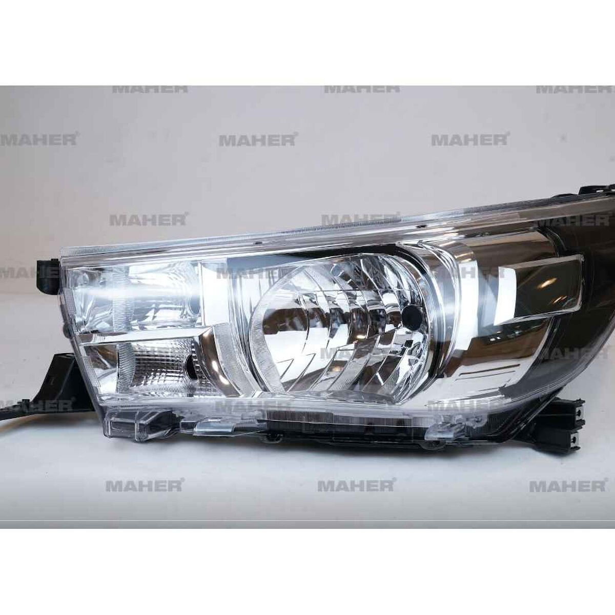 FAR HILUX 16-18 REVO MOTORLU LEDSİZ TİP SOL TOYOTA HILUX OEM: 81150-0K690